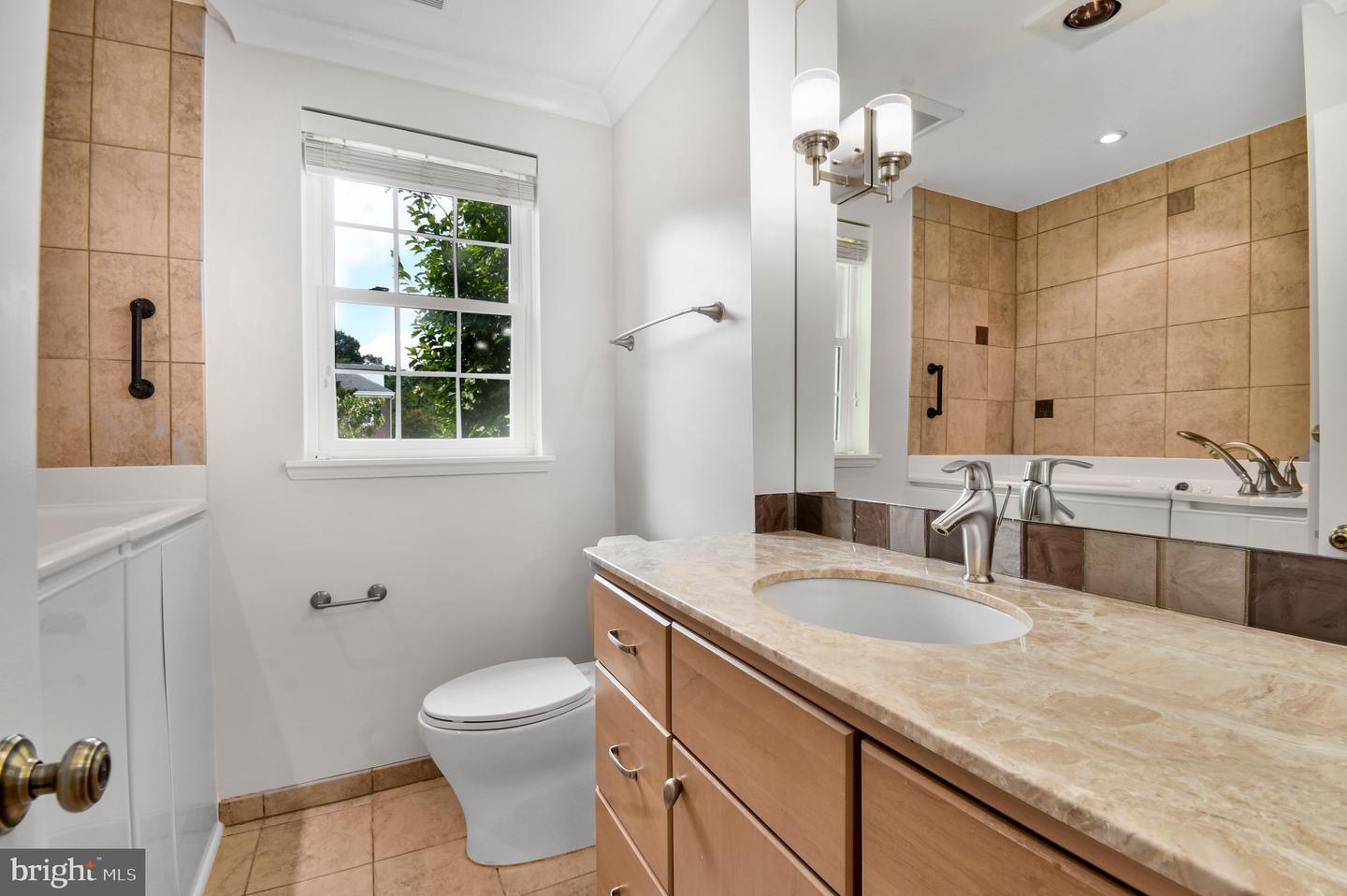 3206 S STAFFORD ST, ARLINGTON, Virginia 22206, 2 Bedrooms Bedrooms, ,2 BathroomsBathrooms,Residential,For sale,3206 S STAFFORD ST,VAAR2060472 MLS # VAAR2060472