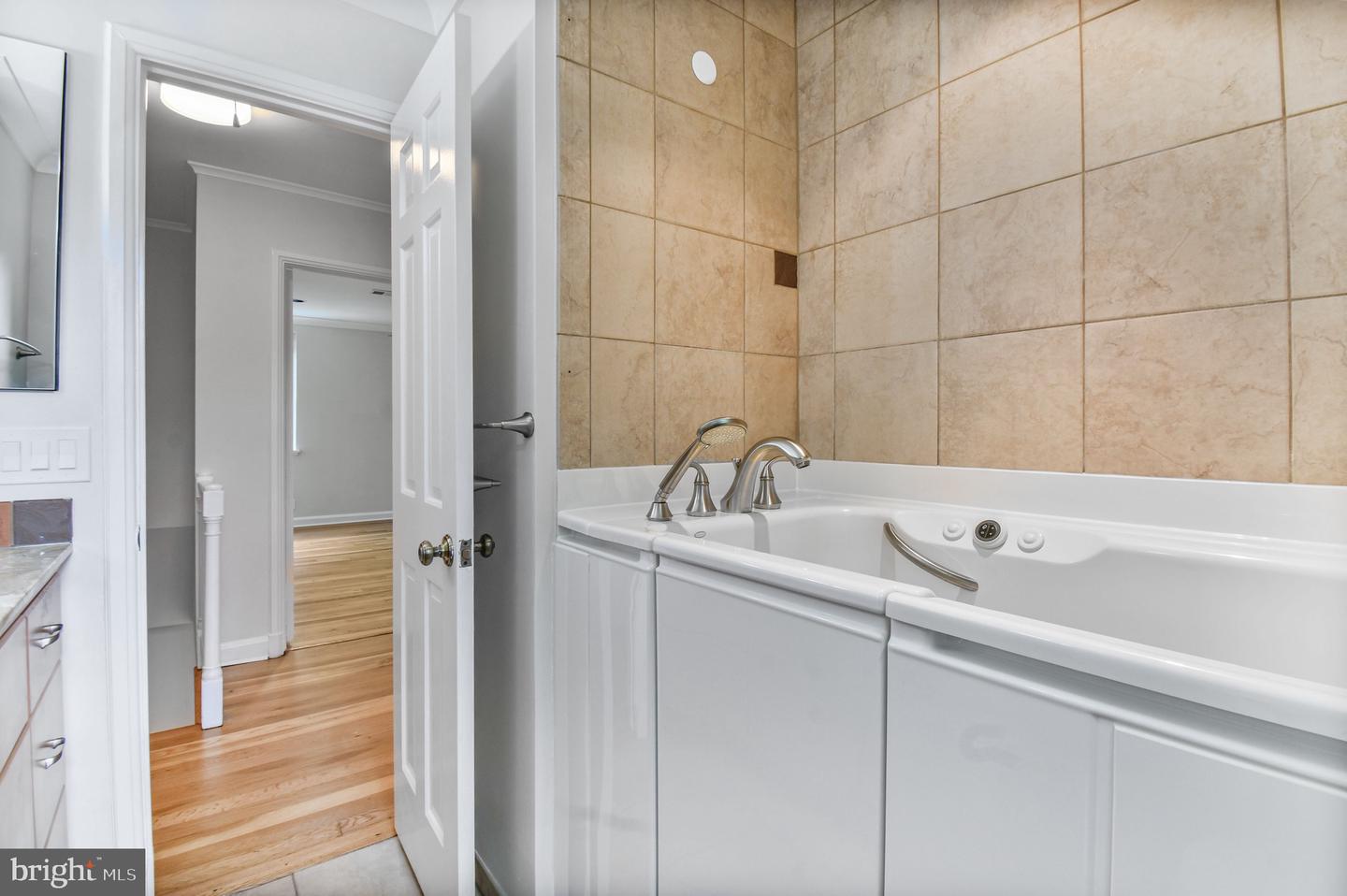 3206 S STAFFORD ST, ARLINGTON, Virginia 22206, 2 Bedrooms Bedrooms, ,2 BathroomsBathrooms,Residential,For sale,3206 S STAFFORD ST,VAAR2060472 MLS # VAAR2060472