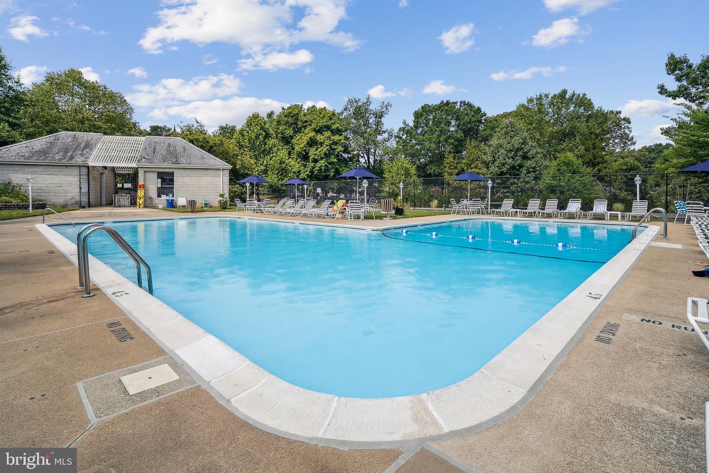 3206 S STAFFORD ST, ARLINGTON, Virginia 22206, 2 Bedrooms Bedrooms, ,2 BathroomsBathrooms,Residential,For sale,3206 S STAFFORD ST,VAAR2060472 MLS # VAAR2060472
