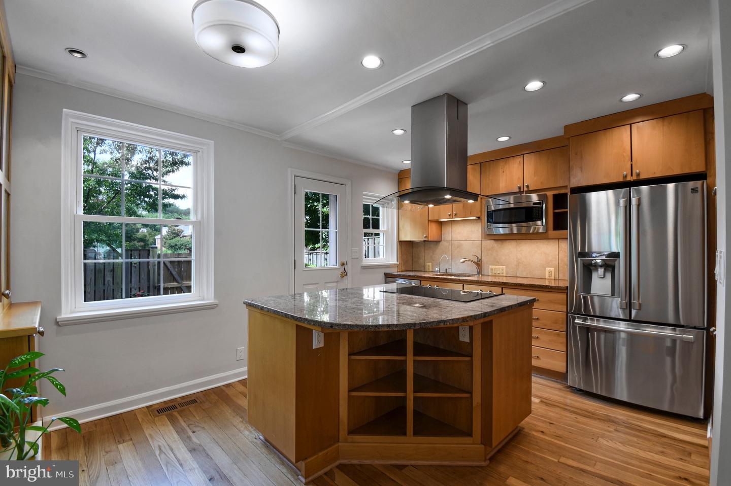 3206 S STAFFORD ST, ARLINGTON, Virginia 22206, 2 Bedrooms Bedrooms, ,2 BathroomsBathrooms,Residential,For sale,3206 S STAFFORD ST,VAAR2060472 MLS # VAAR2060472