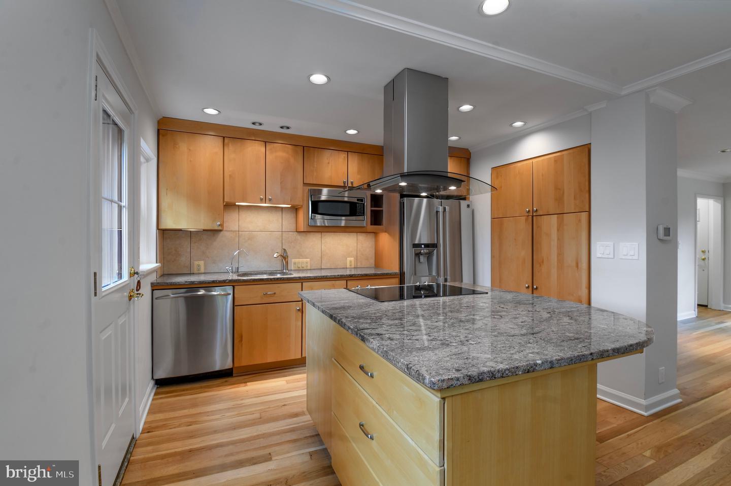 3206 S STAFFORD ST, ARLINGTON, Virginia 22206, 2 Bedrooms Bedrooms, ,2 BathroomsBathrooms,Residential,For sale,3206 S STAFFORD ST,VAAR2060472 MLS # VAAR2060472