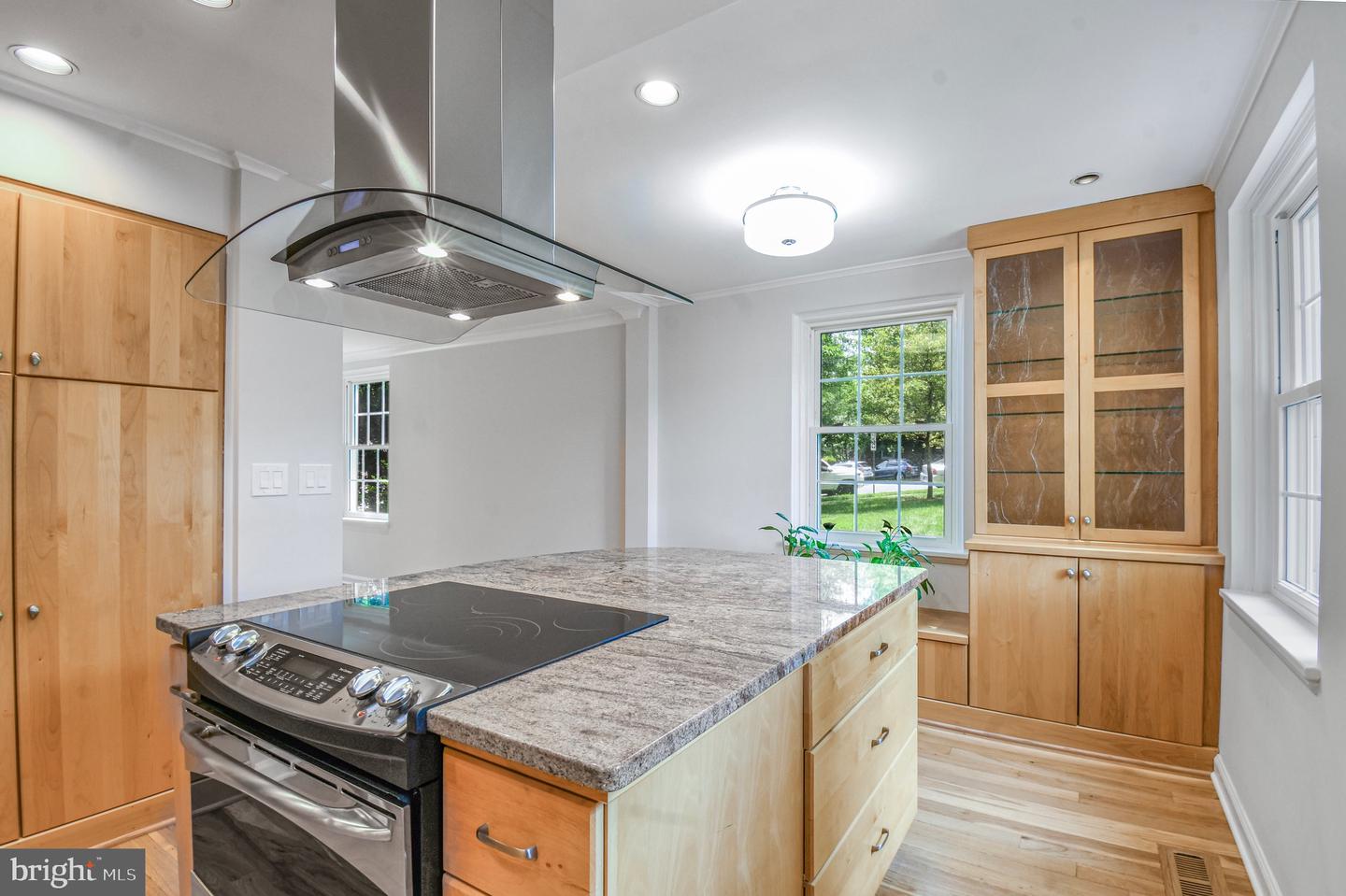 3206 S STAFFORD ST, ARLINGTON, Virginia 22206, 2 Bedrooms Bedrooms, ,2 BathroomsBathrooms,Residential,For sale,3206 S STAFFORD ST,VAAR2060472 MLS # VAAR2060472