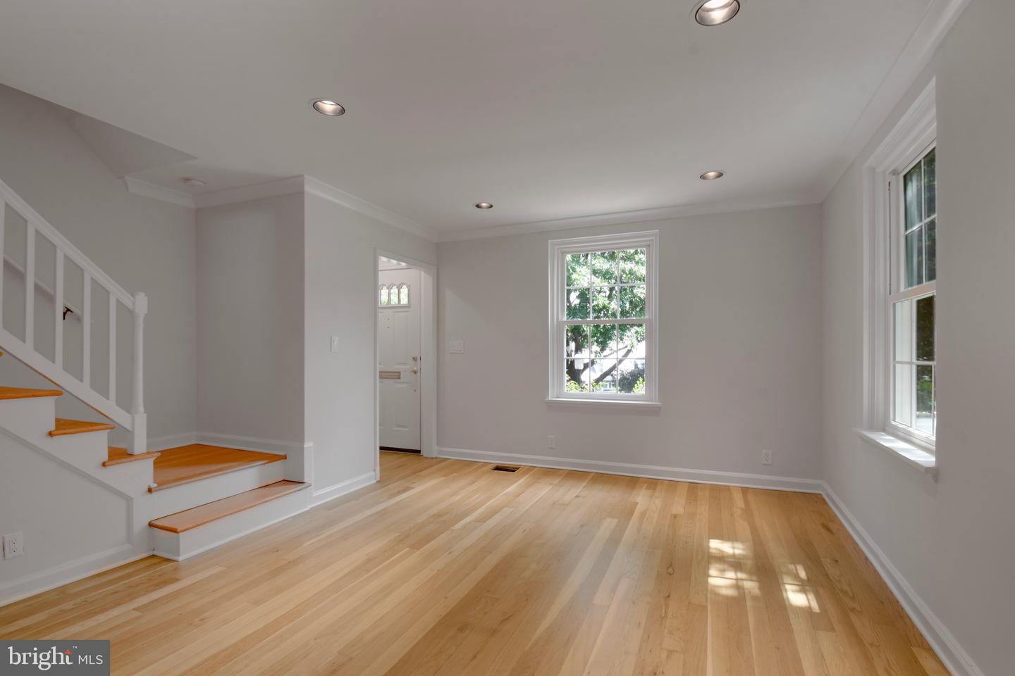 3206 S STAFFORD ST, ARLINGTON, Virginia 22206, 2 Bedrooms Bedrooms, ,2 BathroomsBathrooms,Residential,For sale,3206 S STAFFORD ST,VAAR2060472 MLS # VAAR2060472