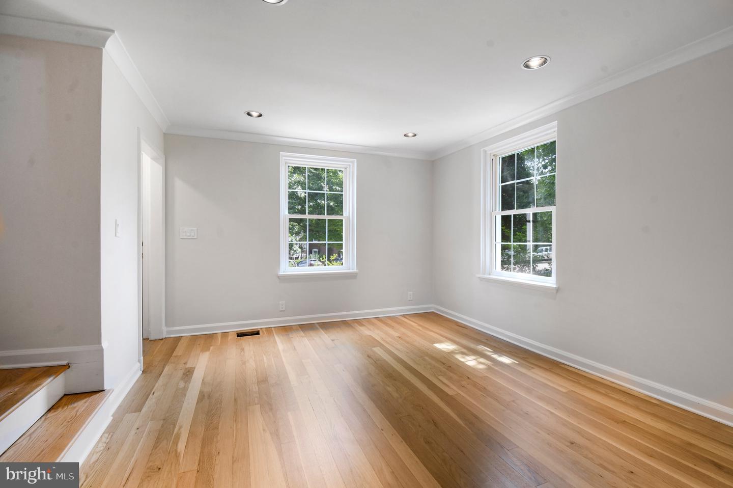 3206 S STAFFORD ST, ARLINGTON, Virginia 22206, 2 Bedrooms Bedrooms, ,2 BathroomsBathrooms,Residential,For sale,3206 S STAFFORD ST,VAAR2060472 MLS # VAAR2060472