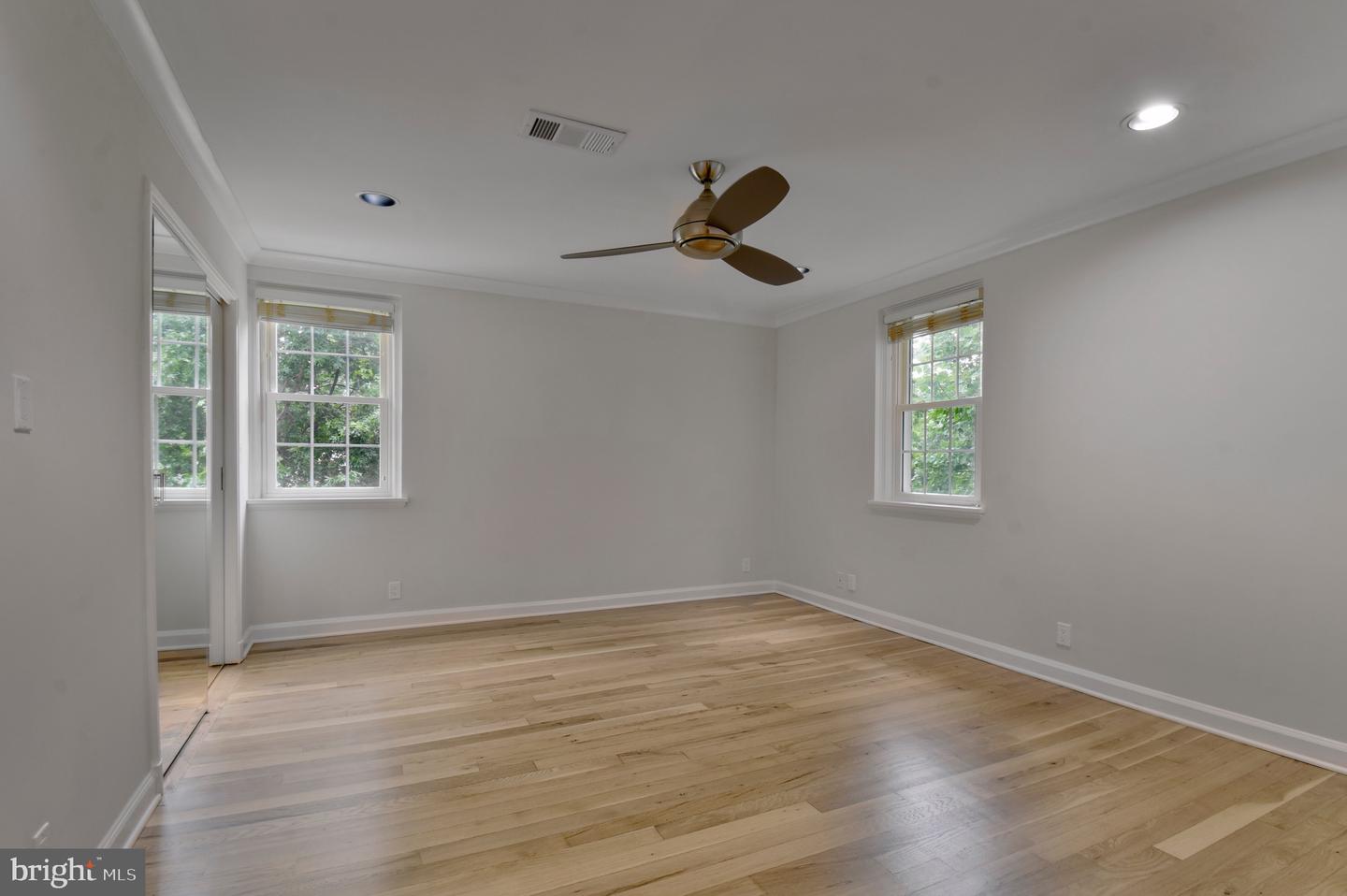 3206 S STAFFORD ST, ARLINGTON, Virginia 22206, 2 Bedrooms Bedrooms, ,2 BathroomsBathrooms,Residential,For sale,3206 S STAFFORD ST,VAAR2060472 MLS # VAAR2060472