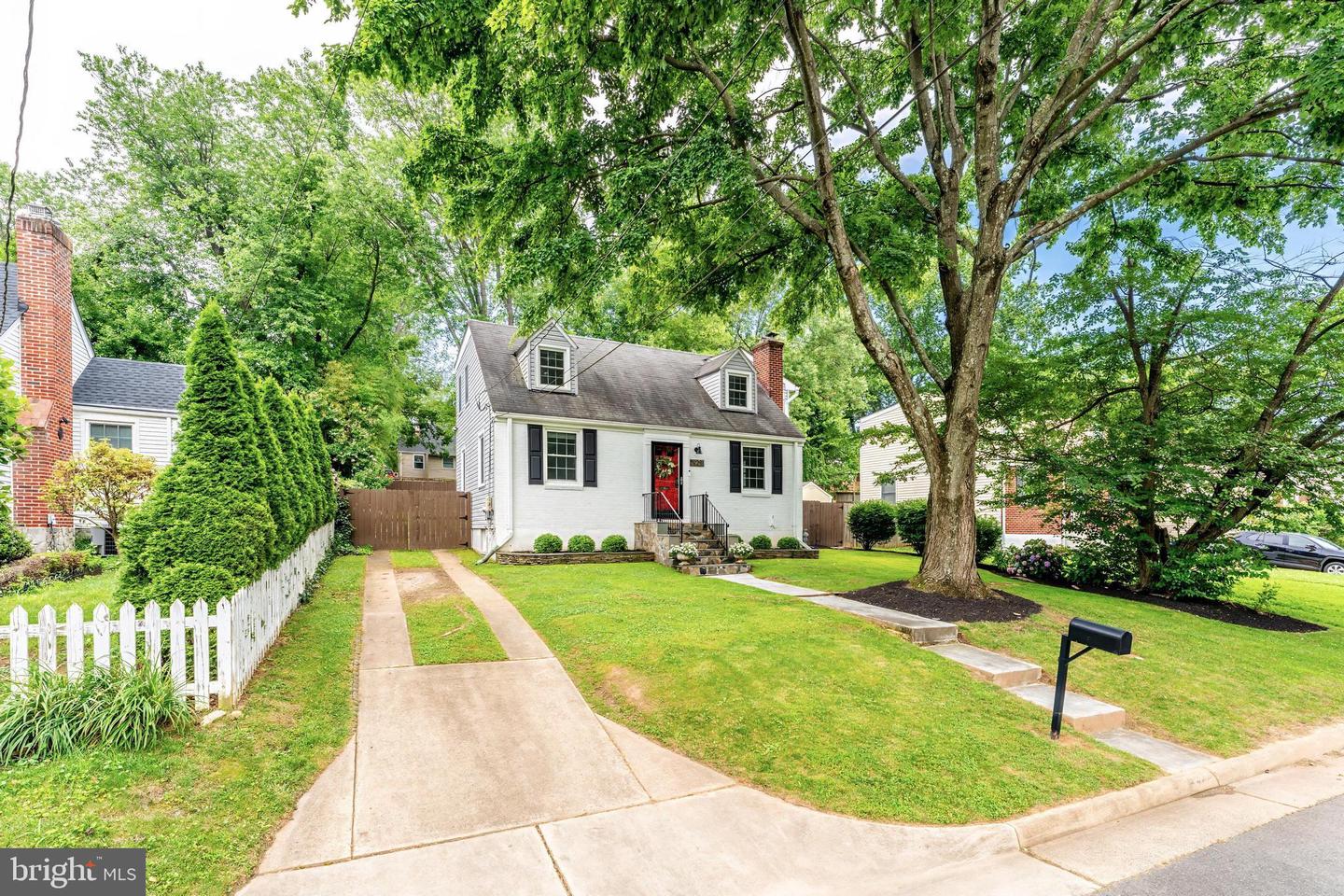 2907 MONROE PL, FALLS CHURCH, Virginia 22042, 4 Bedrooms Bedrooms, ,2 BathroomsBathrooms,Residential,For sale,2907 MONROE PL,VAFX2254656 MLS # VAFX2254656