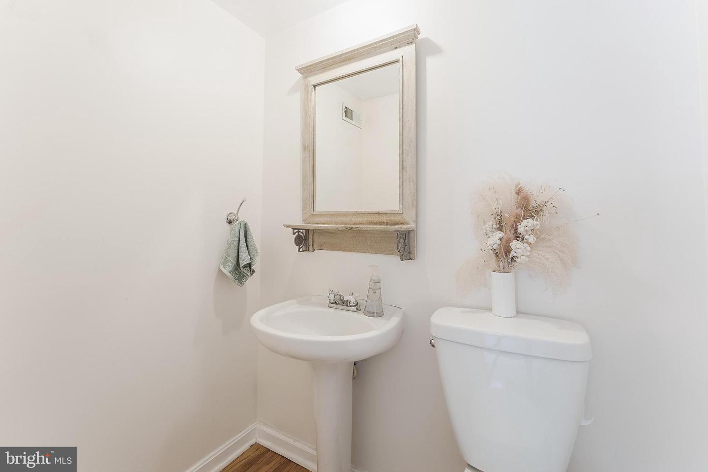 2907 MONROE PL, FALLS CHURCH, Virginia 22042, 4 Bedrooms Bedrooms, ,2 BathroomsBathrooms,Residential,For sale,2907 MONROE PL,VAFX2254656 MLS # VAFX2254656