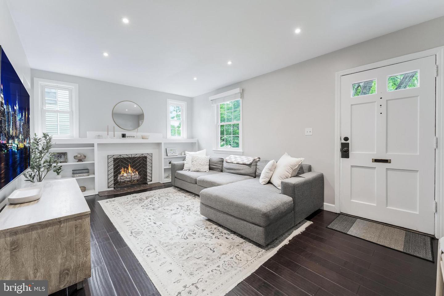 2907 MONROE PL, FALLS CHURCH, Virginia 22042, 4 Bedrooms Bedrooms, ,2 BathroomsBathrooms,Residential,For sale,2907 MONROE PL,VAFX2254656 MLS # VAFX2254656