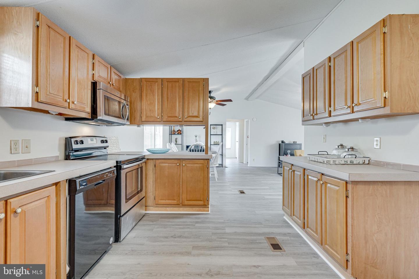 4258 AIRLINE PKWY, CHANTILLY, Virginia 20151, 3 Bedrooms Bedrooms, ,2 BathroomsBathrooms,Residential,For sale,4258 AIRLINE PKWY,VAFX2254682 MLS # VAFX2254682