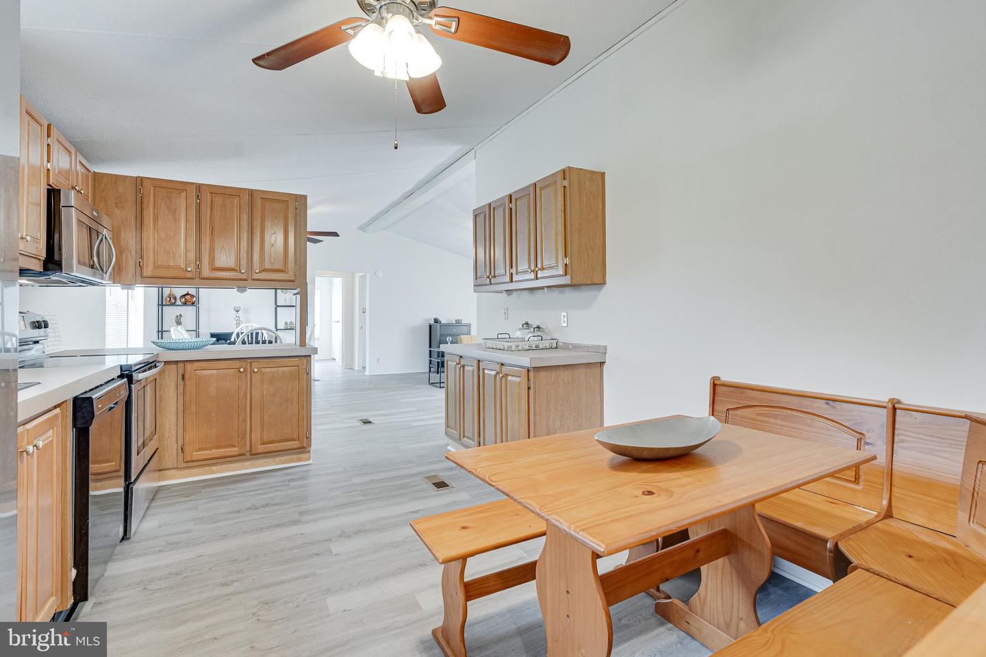 4258 AIRLINE PKWY, CHANTILLY, Virginia 20151, 3 Bedrooms Bedrooms, ,2 BathroomsBathrooms,Residential,For sale,4258 AIRLINE PKWY,VAFX2254682 MLS # VAFX2254682
