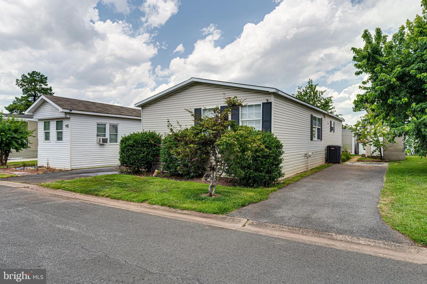 4258 AIRLINE PKWY, CHANTILLY, Virginia 20151, 3 Bedrooms Bedrooms, ,2 BathroomsBathrooms,Residential,For sale,4258 AIRLINE PKWY,VAFX2254682 MLS # VAFX2254682