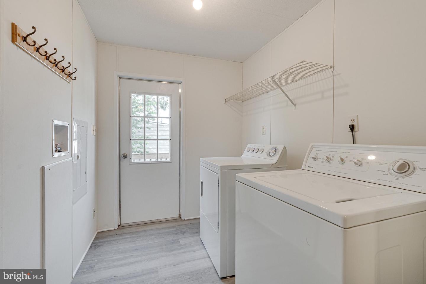 4258 AIRLINE PKWY, CHANTILLY, Virginia 20151, 3 Bedrooms Bedrooms, ,2 BathroomsBathrooms,Residential,For sale,4258 AIRLINE PKWY,VAFX2254682 MLS # VAFX2254682