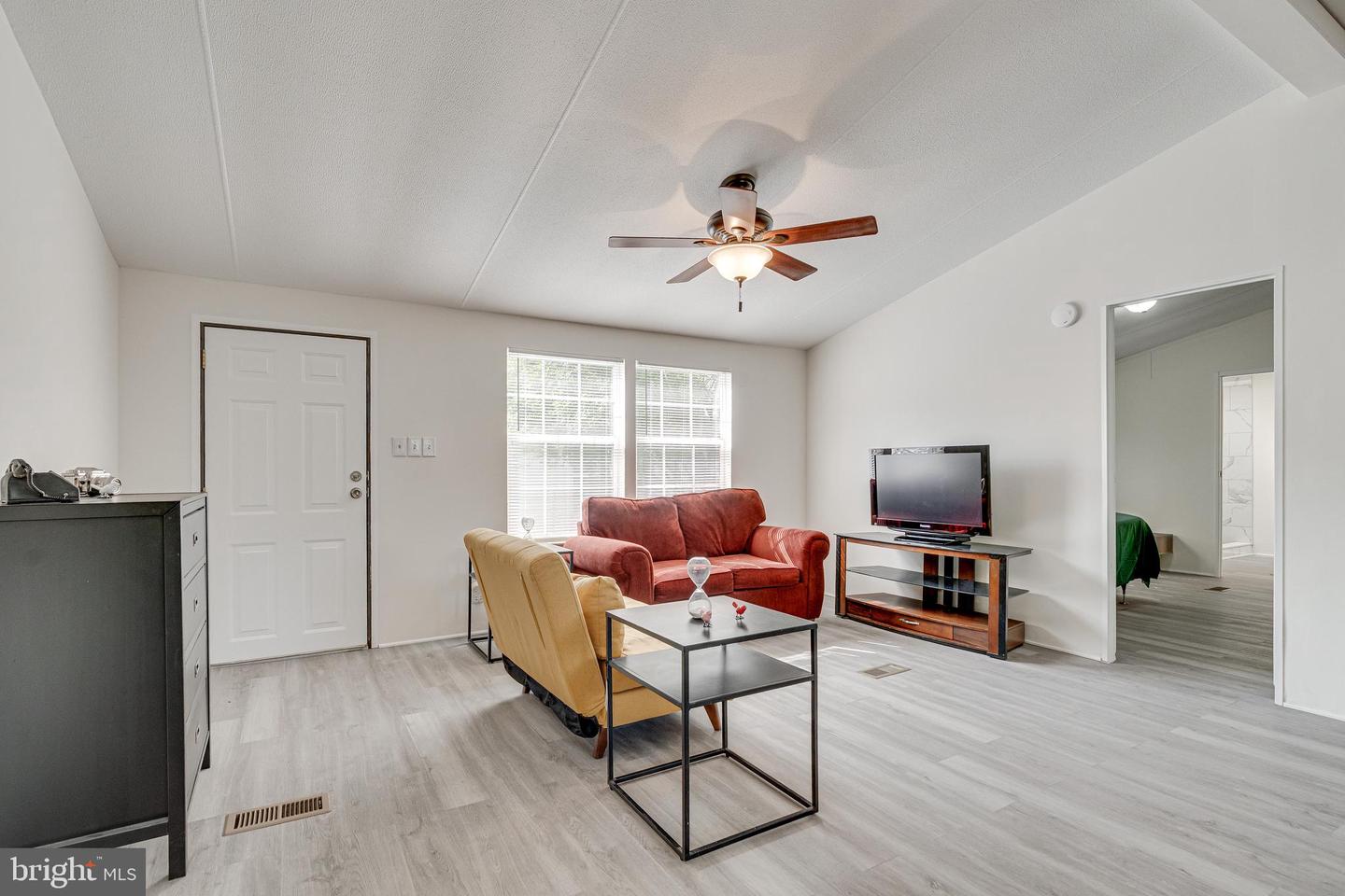 4258 AIRLINE PKWY, CHANTILLY, Virginia 20151, 3 Bedrooms Bedrooms, ,2 BathroomsBathrooms,Residential,For sale,4258 AIRLINE PKWY,VAFX2254682 MLS # VAFX2254682