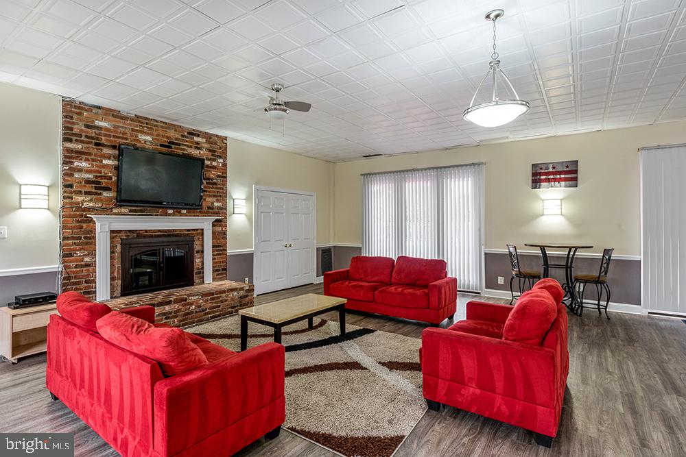 4258 AIRLINE PKWY, CHANTILLY, Virginia 20151, 3 Bedrooms Bedrooms, ,2 BathroomsBathrooms,Residential,For sale,4258 AIRLINE PKWY,VAFX2254682 MLS # VAFX2254682