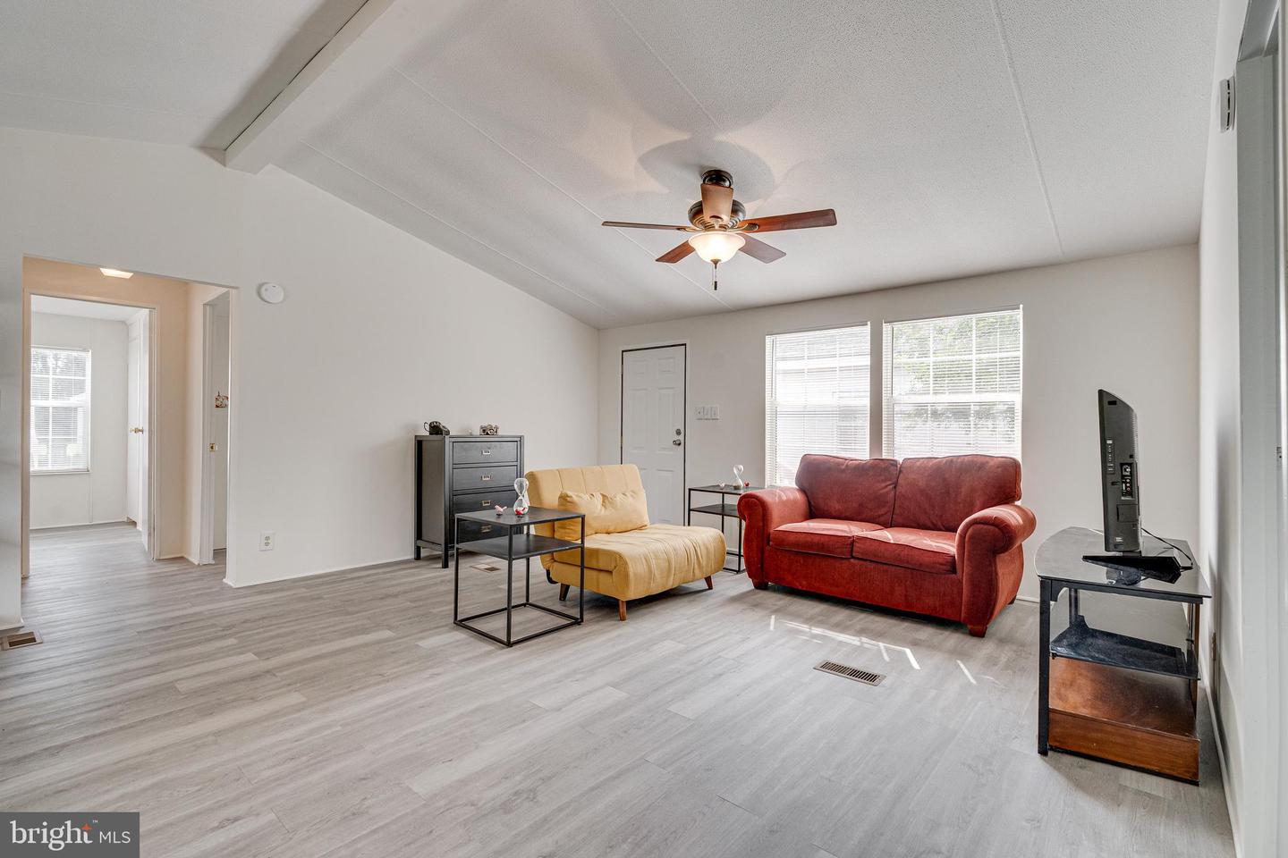 4258 AIRLINE PKWY, CHANTILLY, Virginia 20151, 3 Bedrooms Bedrooms, ,2 BathroomsBathrooms,Residential,For sale,4258 AIRLINE PKWY,VAFX2254682 MLS # VAFX2254682