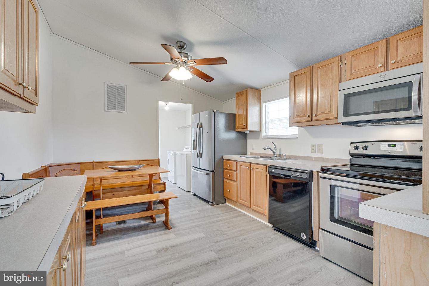 4258 AIRLINE PKWY, CHANTILLY, Virginia 20151, 3 Bedrooms Bedrooms, ,2 BathroomsBathrooms,Residential,For sale,4258 AIRLINE PKWY,VAFX2254682 MLS # VAFX2254682