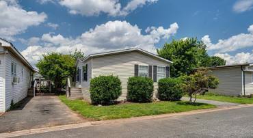 4258 AIRLINE PKWY, CHANTILLY, Virginia 20151, 3 Bedrooms Bedrooms, ,2 BathroomsBathrooms,Residential,For sale,4258 AIRLINE PKWY,VAFX2254682 MLS # VAFX2254682