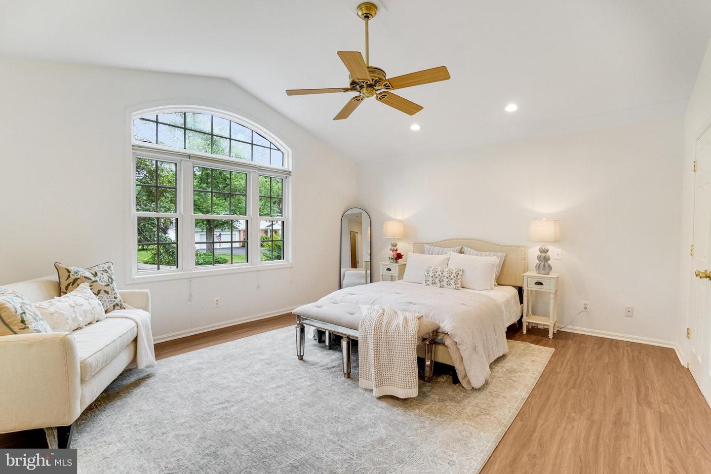 8606 FALKSTONE LN, ALEXANDRIA, Virginia 22309, 4 Bedrooms Bedrooms, 12 Rooms Rooms,3 BathroomsBathrooms,Residential,For sale,8606 FALKSTONE LN,VAFX2254720 MLS # VAFX2254720