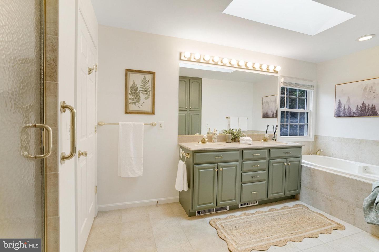 8606 FALKSTONE LN, ALEXANDRIA, Virginia 22309, 4 Bedrooms Bedrooms, 12 Rooms Rooms,3 BathroomsBathrooms,Residential,For sale,8606 FALKSTONE LN,VAFX2254720 MLS # VAFX2254720