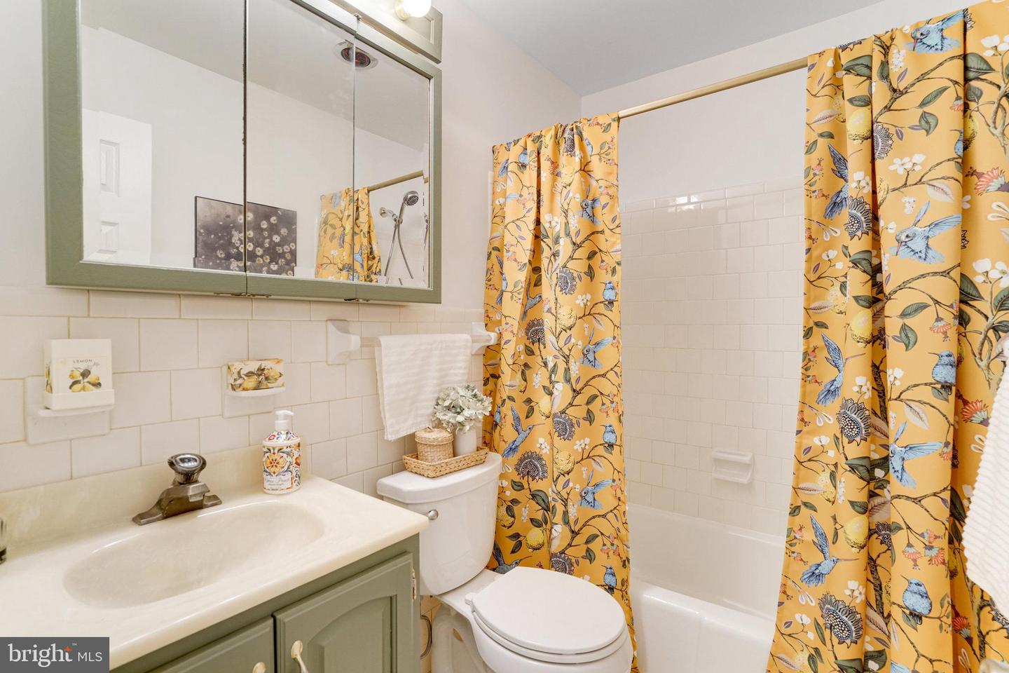 8606 FALKSTONE LN, ALEXANDRIA, Virginia 22309, 4 Bedrooms Bedrooms, 12 Rooms Rooms,3 BathroomsBathrooms,Residential,For sale,8606 FALKSTONE LN,VAFX2254720 MLS # VAFX2254720