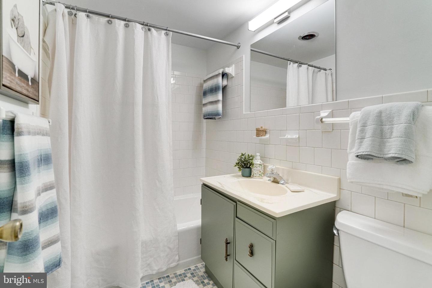 8606 FALKSTONE LN, ALEXANDRIA, Virginia 22309, 4 Bedrooms Bedrooms, 12 Rooms Rooms,3 BathroomsBathrooms,Residential,For sale,8606 FALKSTONE LN,VAFX2254720 MLS # VAFX2254720