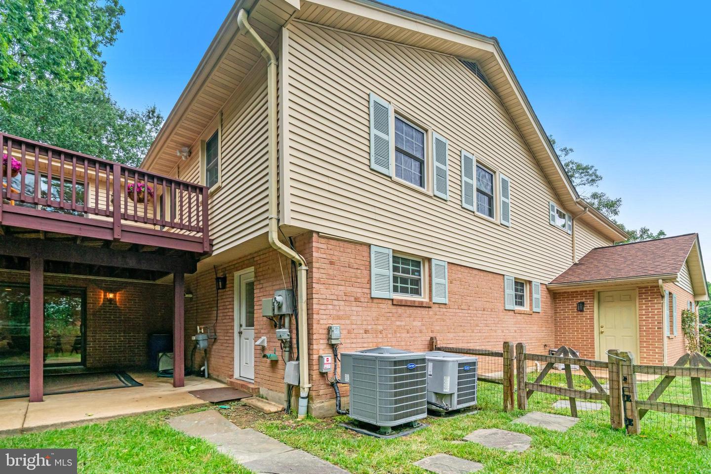 8606 FALKSTONE LN, ALEXANDRIA, Virginia 22309, 4 Bedrooms Bedrooms, 12 Rooms Rooms,3 BathroomsBathrooms,Residential,For sale,8606 FALKSTONE LN,VAFX2254720 MLS # VAFX2254720