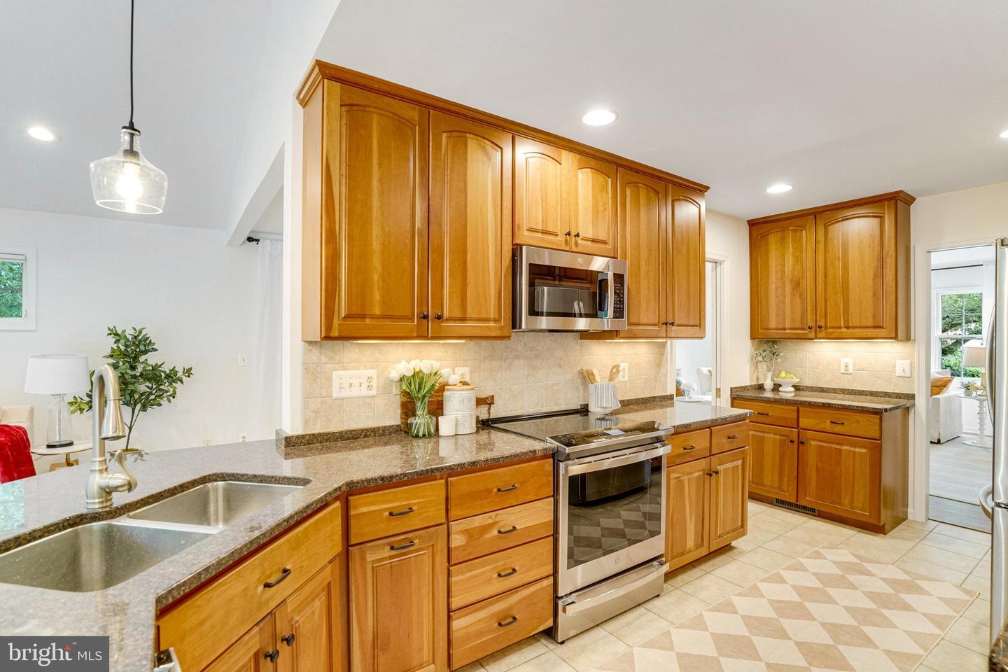 8606 FALKSTONE LN, ALEXANDRIA, Virginia 22309, 4 Bedrooms Bedrooms, 12 Rooms Rooms,3 BathroomsBathrooms,Residential,For sale,8606 FALKSTONE LN,VAFX2254720 MLS # VAFX2254720