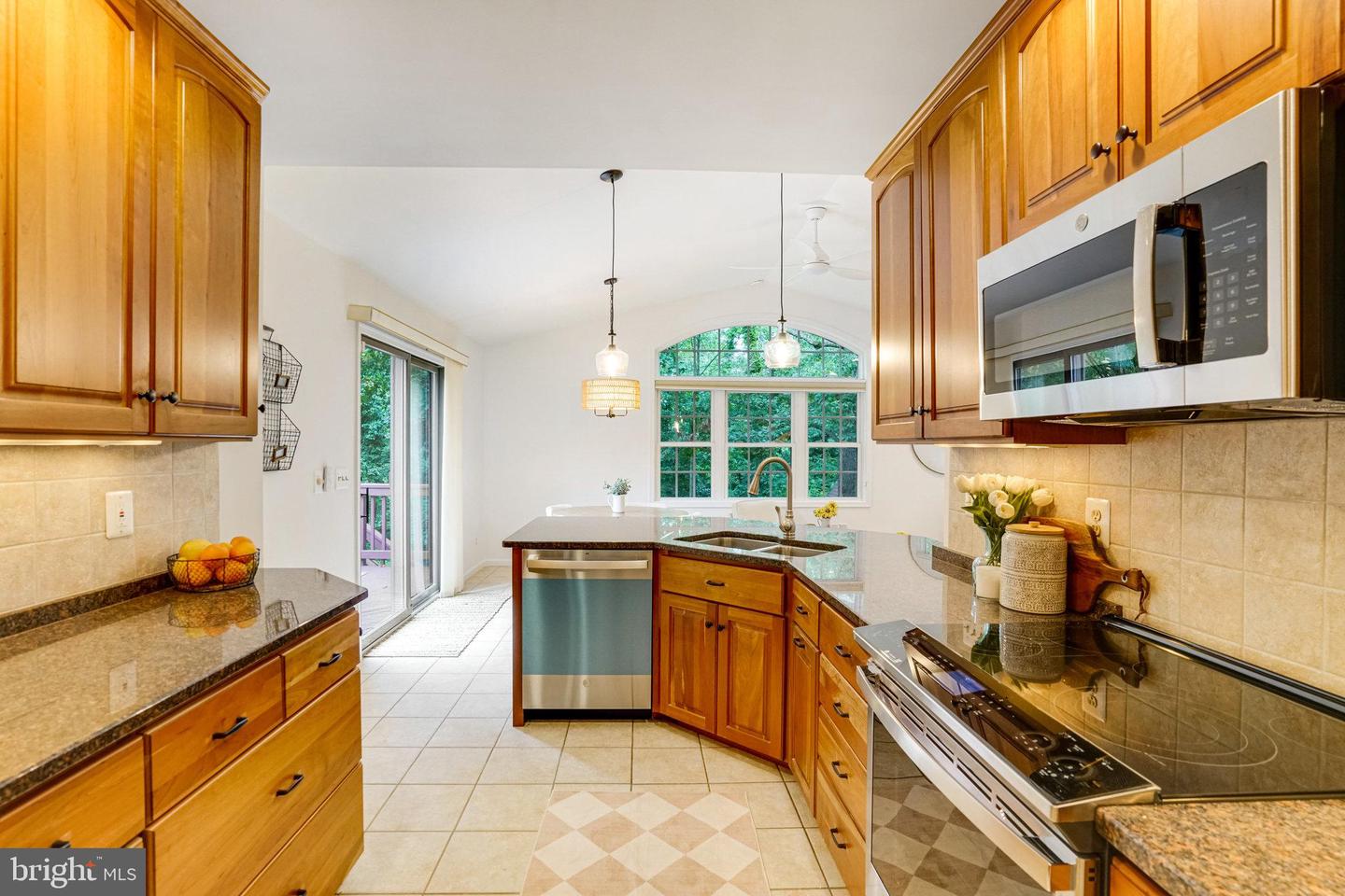 8606 FALKSTONE LN, ALEXANDRIA, Virginia 22309, 4 Bedrooms Bedrooms, 12 Rooms Rooms,3 BathroomsBathrooms,Residential,For sale,8606 FALKSTONE LN,VAFX2254720 MLS # VAFX2254720