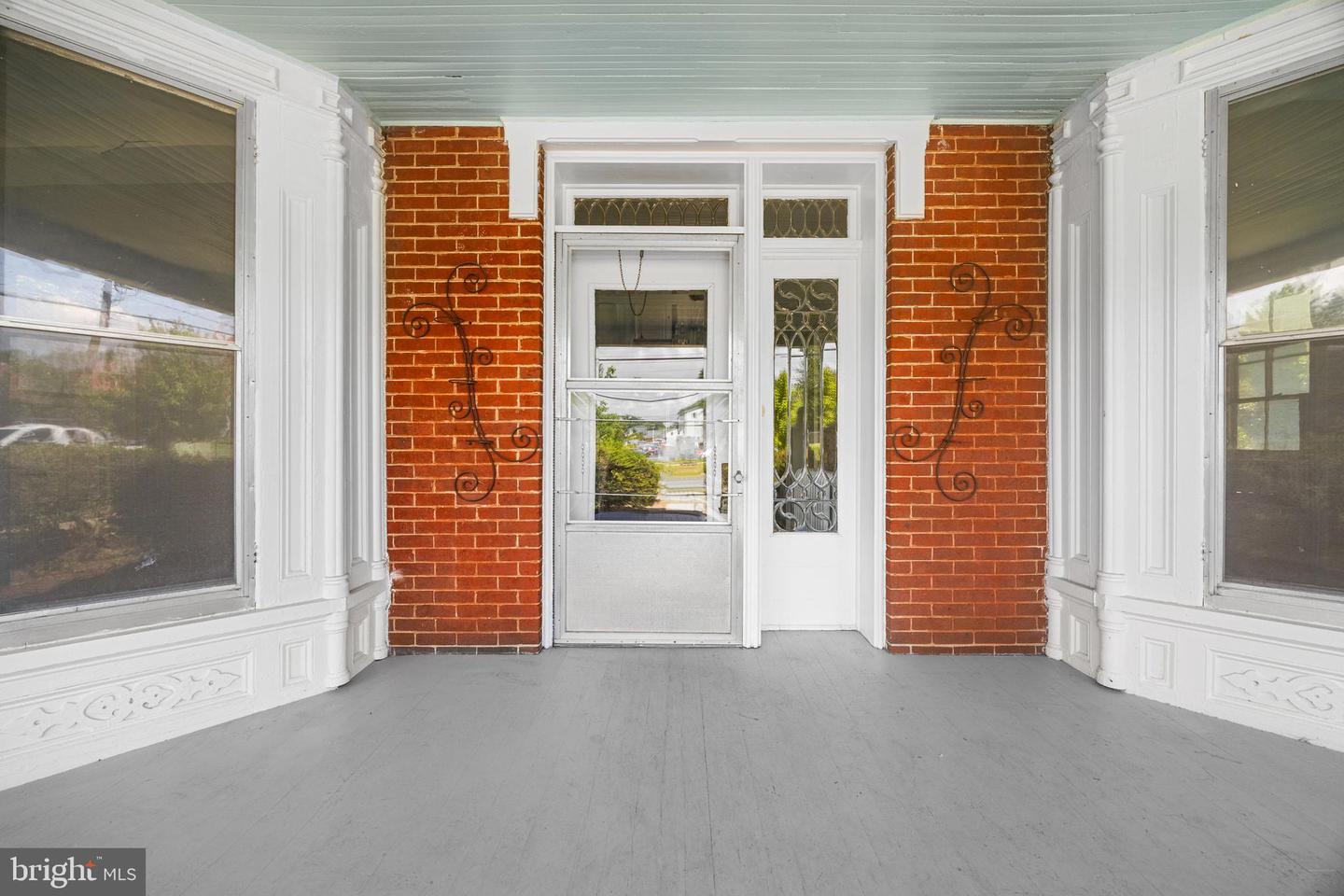 133 S MUHLENBERG ST, WOODSTOCK, Virginia 22664, 5 Bedrooms Bedrooms, ,3 BathroomsBathrooms,Residential,For sale,133 S MUHLENBERG ST,VASH2011972 MLS # VASH2011972