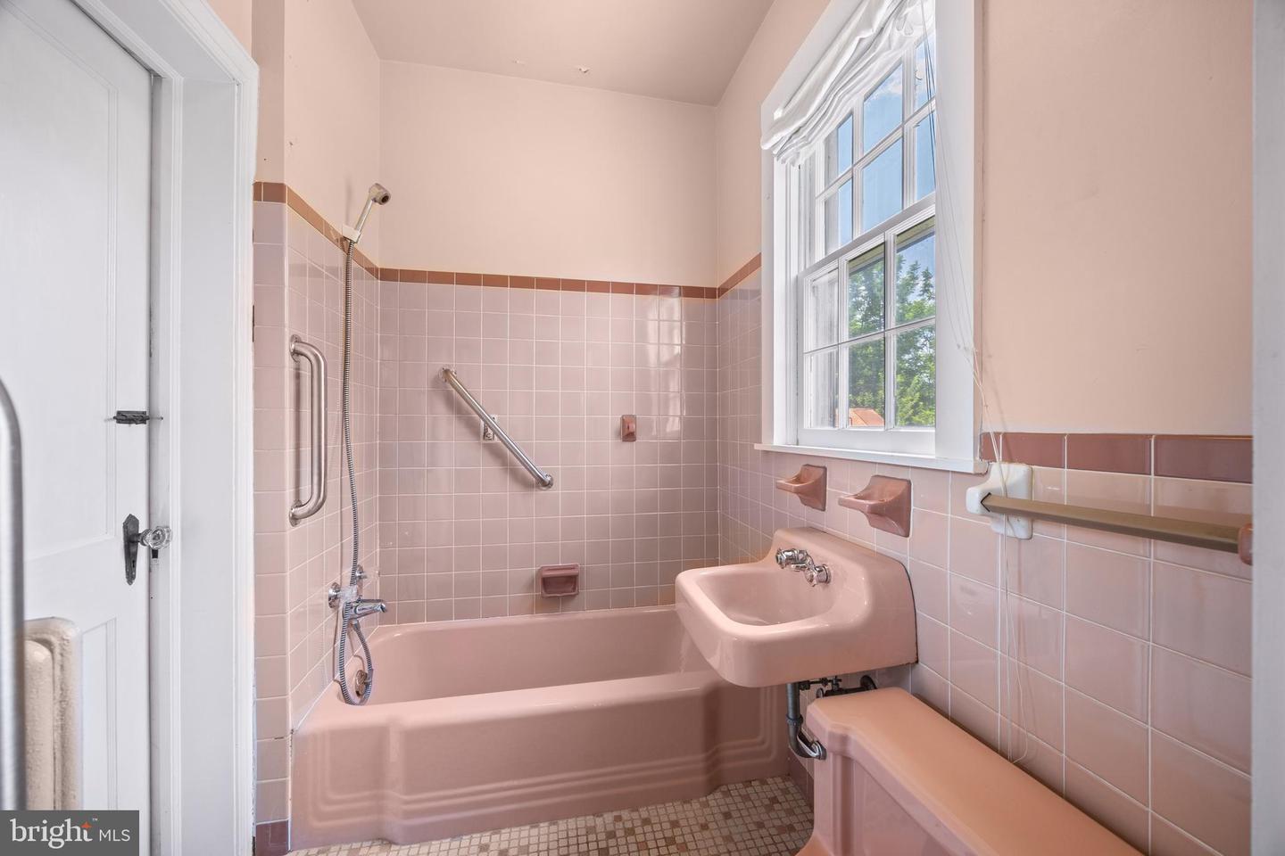 133 S MUHLENBERG ST, WOODSTOCK, Virginia 22664, 5 Bedrooms Bedrooms, ,3 BathroomsBathrooms,Residential,For sale,133 S MUHLENBERG ST,VASH2011972 MLS # VASH2011972