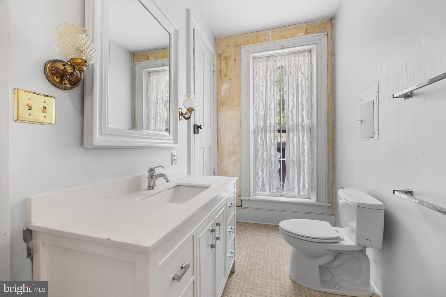 133 S MUHLENBERG ST, WOODSTOCK, Virginia 22664, 5 Bedrooms Bedrooms, ,3 BathroomsBathrooms,Residential,For sale,133 S MUHLENBERG ST,VASH2011972 MLS # VASH2011972