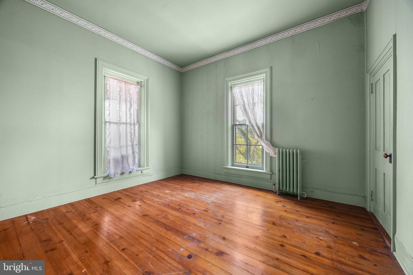 133 S MUHLENBERG ST, WOODSTOCK, Virginia 22664, 5 Bedrooms Bedrooms, ,3 BathroomsBathrooms,Residential,For sale,133 S MUHLENBERG ST,VASH2011972 MLS # VASH2011972