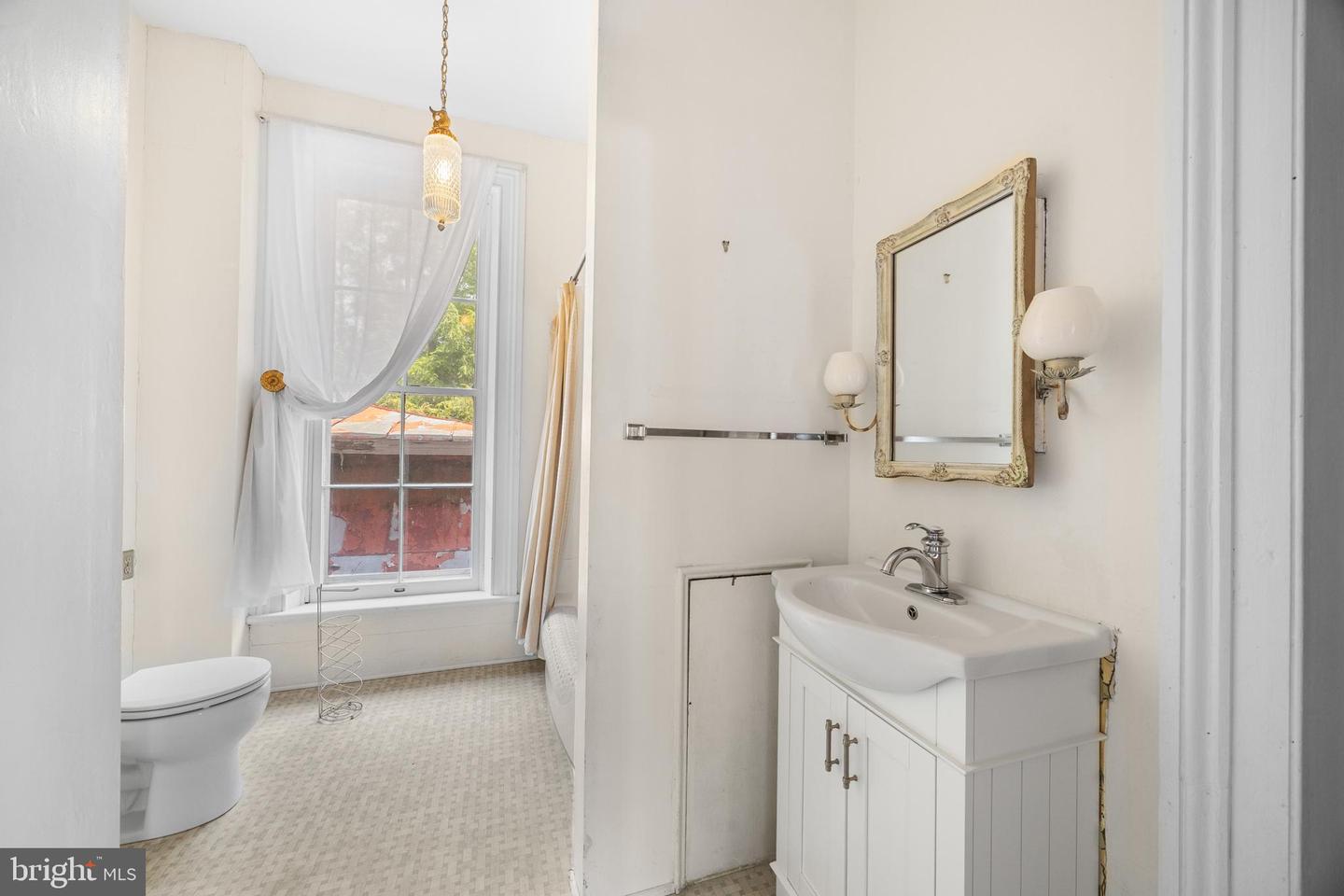 133 S MUHLENBERG ST, WOODSTOCK, Virginia 22664, 5 Bedrooms Bedrooms, ,3 BathroomsBathrooms,Residential,For sale,133 S MUHLENBERG ST,VASH2011972 MLS # VASH2011972