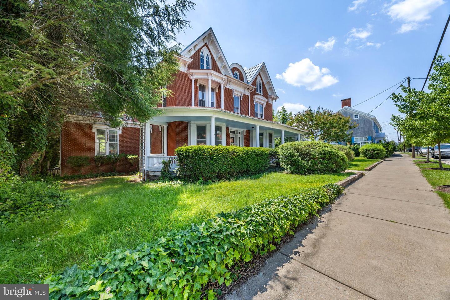 133 S MUHLENBERG ST, WOODSTOCK, Virginia 22664, 5 Bedrooms Bedrooms, ,3 BathroomsBathrooms,Residential,For sale,133 S MUHLENBERG ST,VASH2011972 MLS # VASH2011972