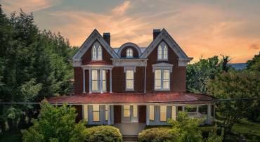 133 S MUHLENBERG ST, WOODSTOCK, Virginia 22664, 5 Bedrooms Bedrooms, ,3 BathroomsBathrooms,Residential,For sale,133 S MUHLENBERG ST,VASH2011972 MLS # VASH2011972