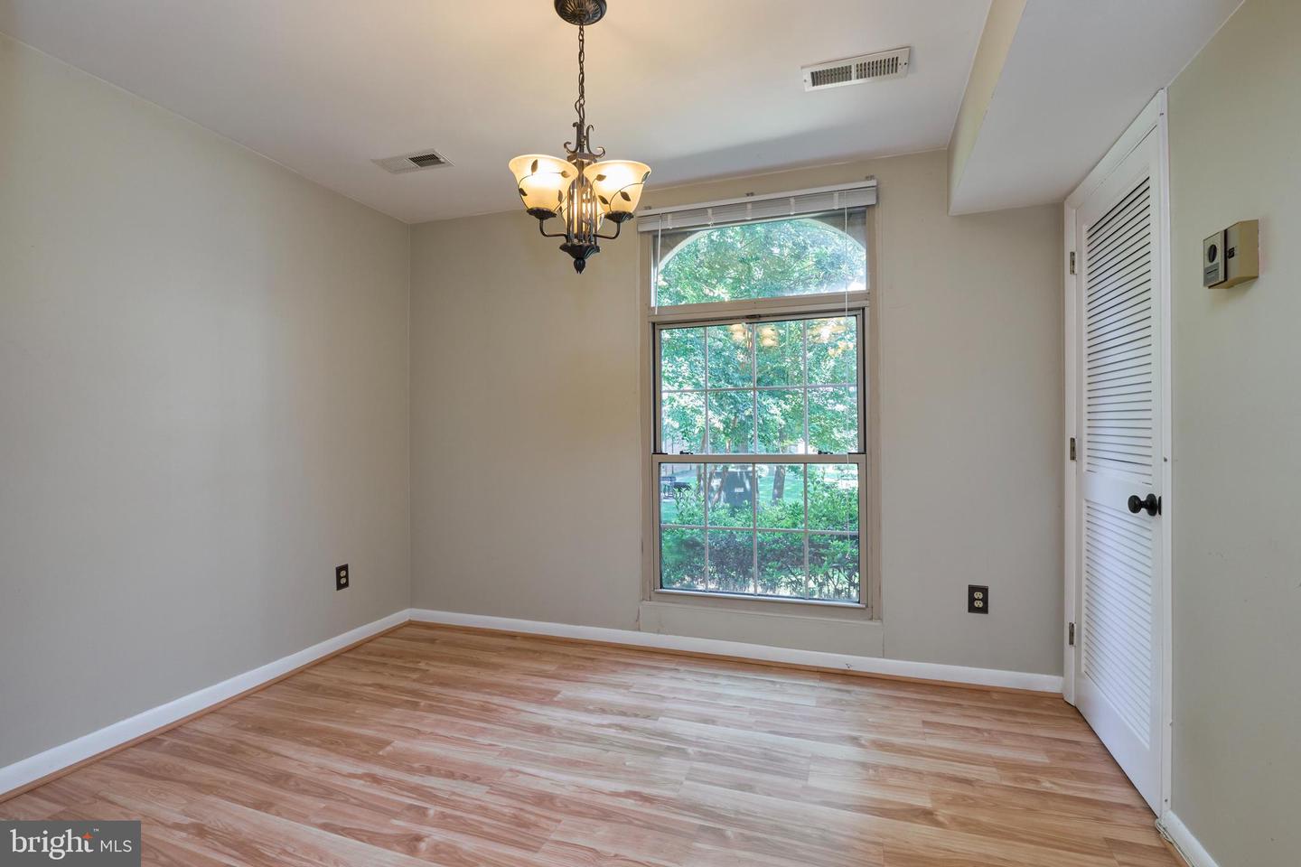 8302 TOBIN RD #11, ANNANDALE, Virginia 22003, 1 Bedroom Bedrooms, ,1 BathroomBathrooms,Residential,For sale,8302 TOBIN RD #11,VAFX2254934 MLS # VAFX2254934