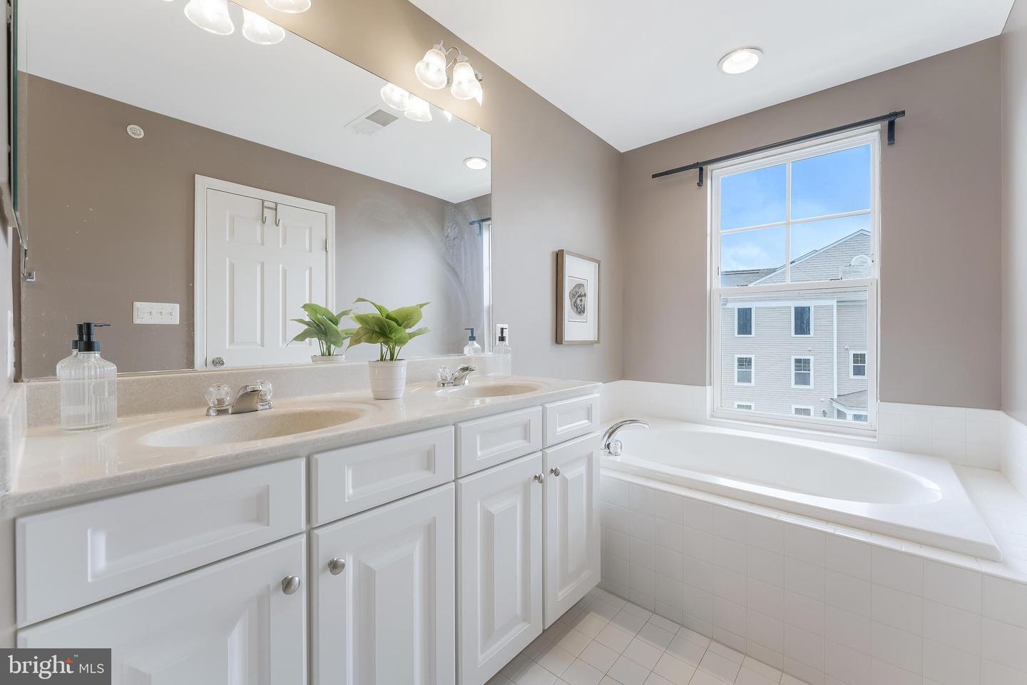 42175 CANARY GRASS SQ, ALDIE, Virginia 20105, 3 Bedrooms Bedrooms, ,2 BathroomsBathrooms,Residential,For sale,42175 CANARY GRASS SQ,VALO2101716 MLS # VALO2101716