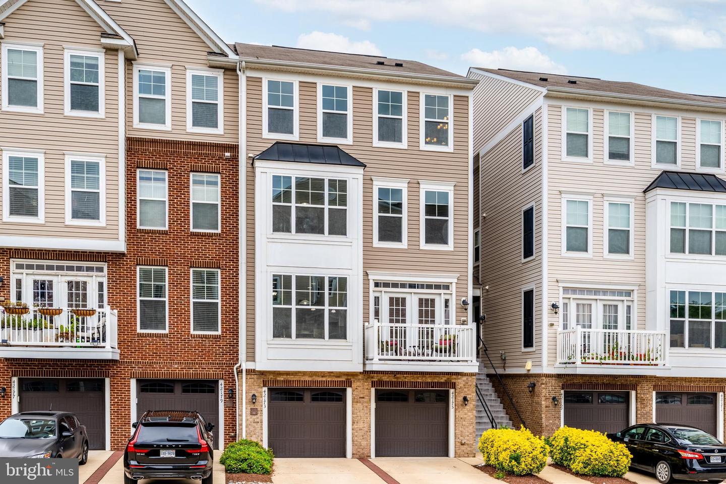 42175 CANARY GRASS SQ, ALDIE, Virginia 20105, 3 Bedrooms Bedrooms, ,2 BathroomsBathrooms,Residential,For sale,42175 CANARY GRASS SQ,VALO2101716 MLS # VALO2101716