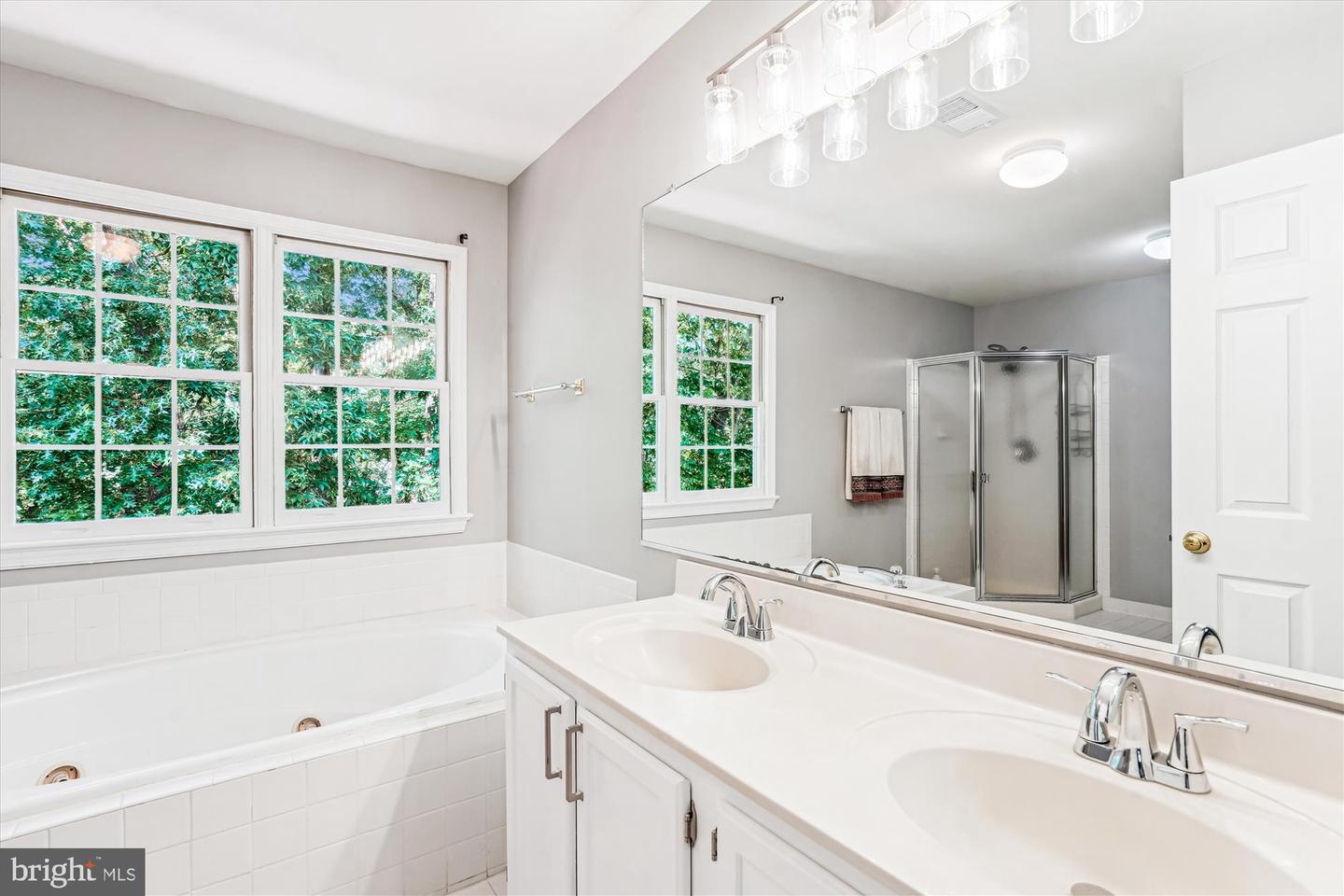 13123 WILLOW EDGE CT, CLIFTON, Virginia 20124, 5 Bedrooms Bedrooms, ,4 BathroomsBathrooms,Residential,For sale,13123 WILLOW EDGE CT,VAFX2254742 MLS # VAFX2254742