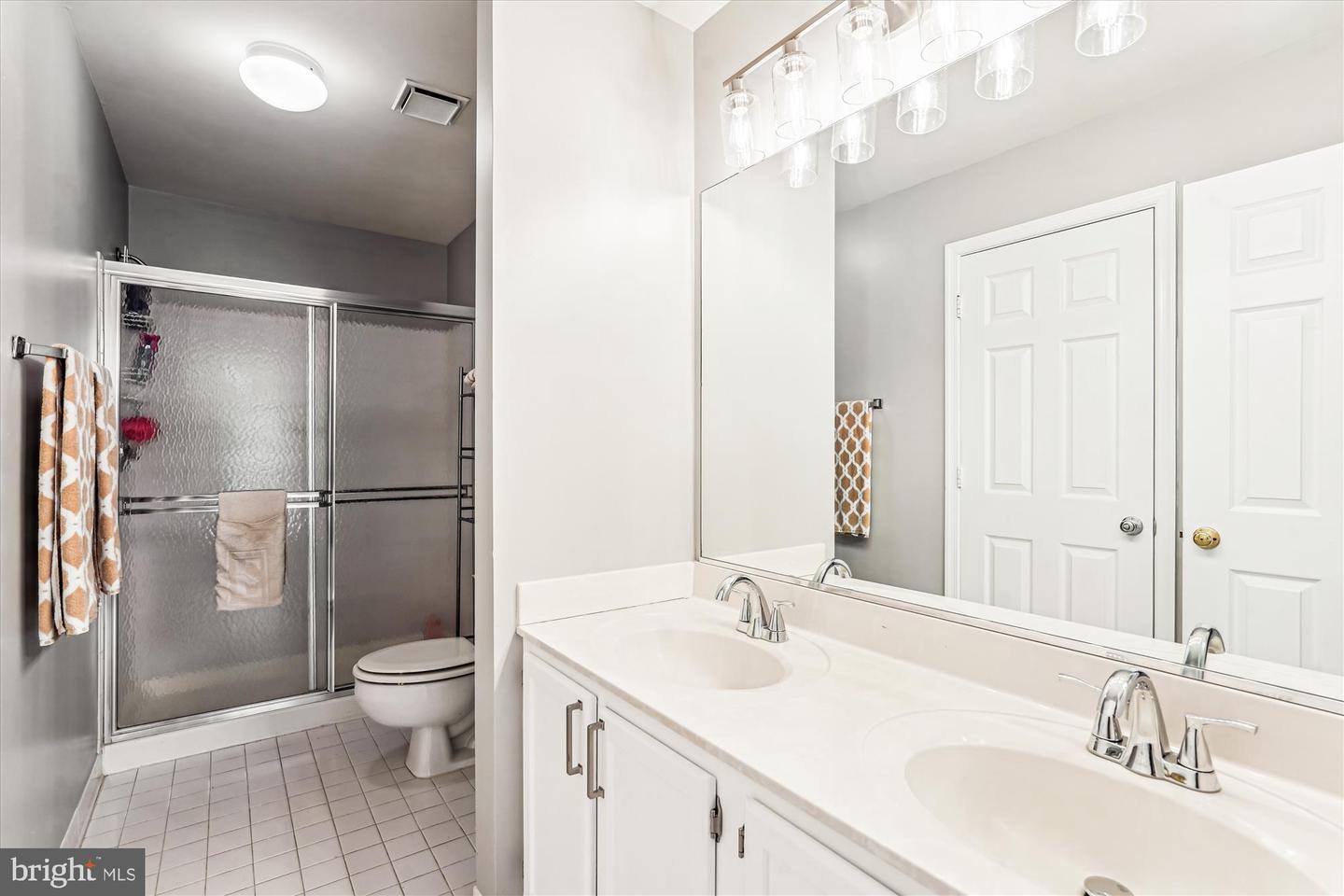 13123 WILLOW EDGE CT, CLIFTON, Virginia 20124, 5 Bedrooms Bedrooms, ,4 BathroomsBathrooms,Residential,For sale,13123 WILLOW EDGE CT,VAFX2254742 MLS # VAFX2254742