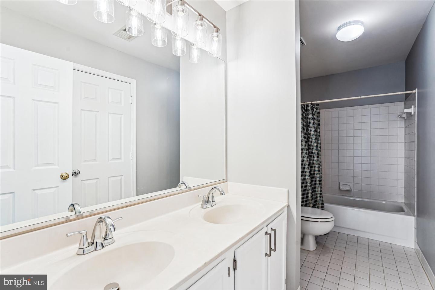 13123 WILLOW EDGE CT, CLIFTON, Virginia 20124, 5 Bedrooms Bedrooms, ,4 BathroomsBathrooms,Residential,For sale,13123 WILLOW EDGE CT,VAFX2254742 MLS # VAFX2254742