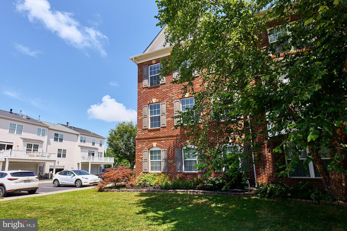 25066 CROXLEY GREEN SQ, ALDIE, Virginia 20105, 3 Bedrooms Bedrooms, ,2 BathroomsBathrooms,Residential,For sale,25066 CROXLEY GREEN SQ,VALO2101734 MLS # VALO2101734