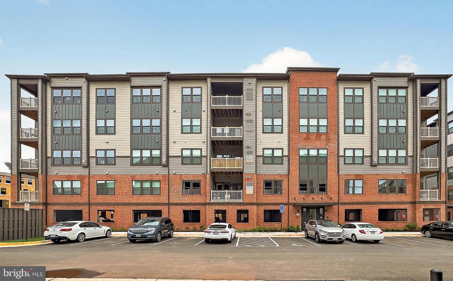 4395 PEACH LILY LN #326, CHANTILLY, Virginia 20151, 2 Bedrooms Bedrooms, ,2 BathroomsBathrooms,Residential,For sale,4395 PEACH LILY LN #326,VAFX2254922 MLS # VAFX2254922