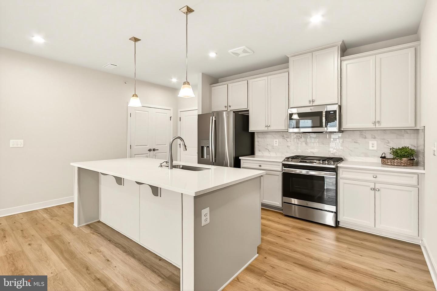 4395 PEACH LILY LN #326, CHANTILLY, Virginia 20151, 2 Bedrooms Bedrooms, ,2 BathroomsBathrooms,Residential,For sale,4395 PEACH LILY LN #326,VAFX2254922 MLS # VAFX2254922