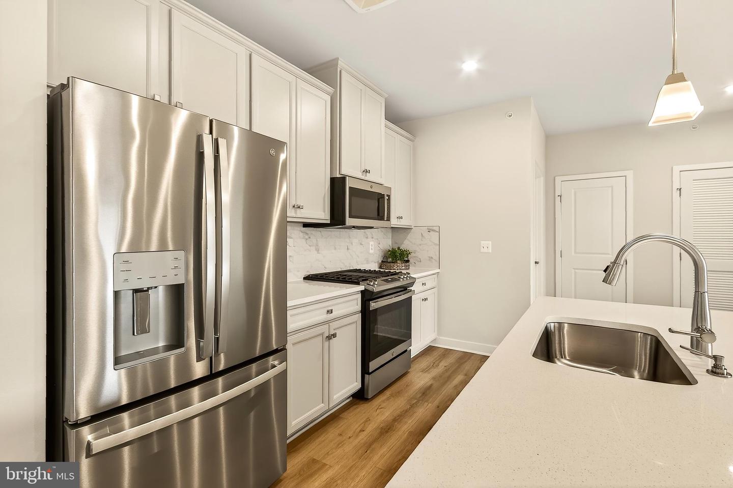 4395 PEACH LILY LN #326, CHANTILLY, Virginia 20151, 2 Bedrooms Bedrooms, ,2 BathroomsBathrooms,Residential,For sale,4395 PEACH LILY LN #326,VAFX2254922 MLS # VAFX2254922