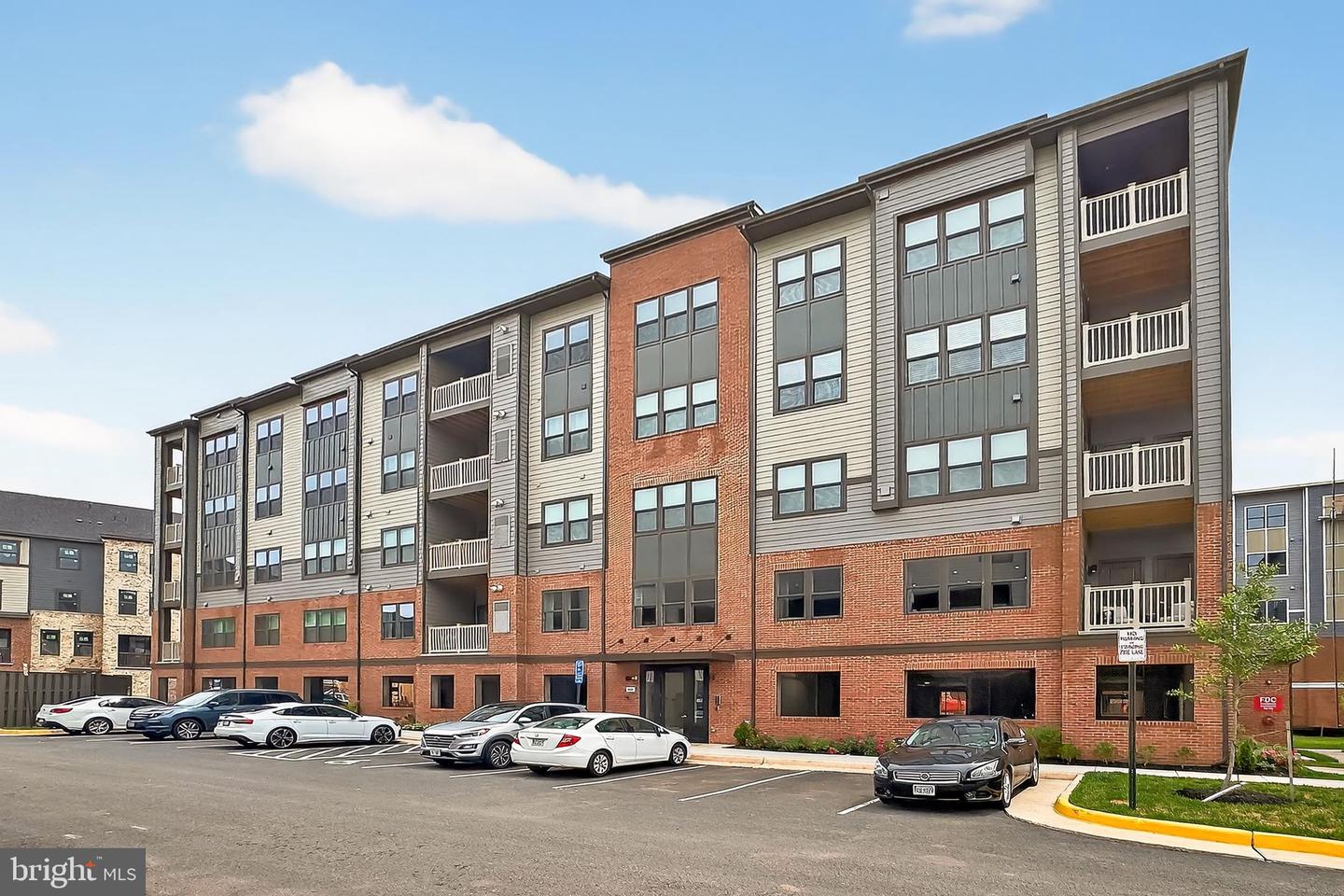 4395 PEACH LILY LN #326, CHANTILLY, Virginia 20151, 2 Bedrooms Bedrooms, ,2 BathroomsBathrooms,Residential,For sale,4395 PEACH LILY LN #326,VAFX2254922 MLS # VAFX2254922