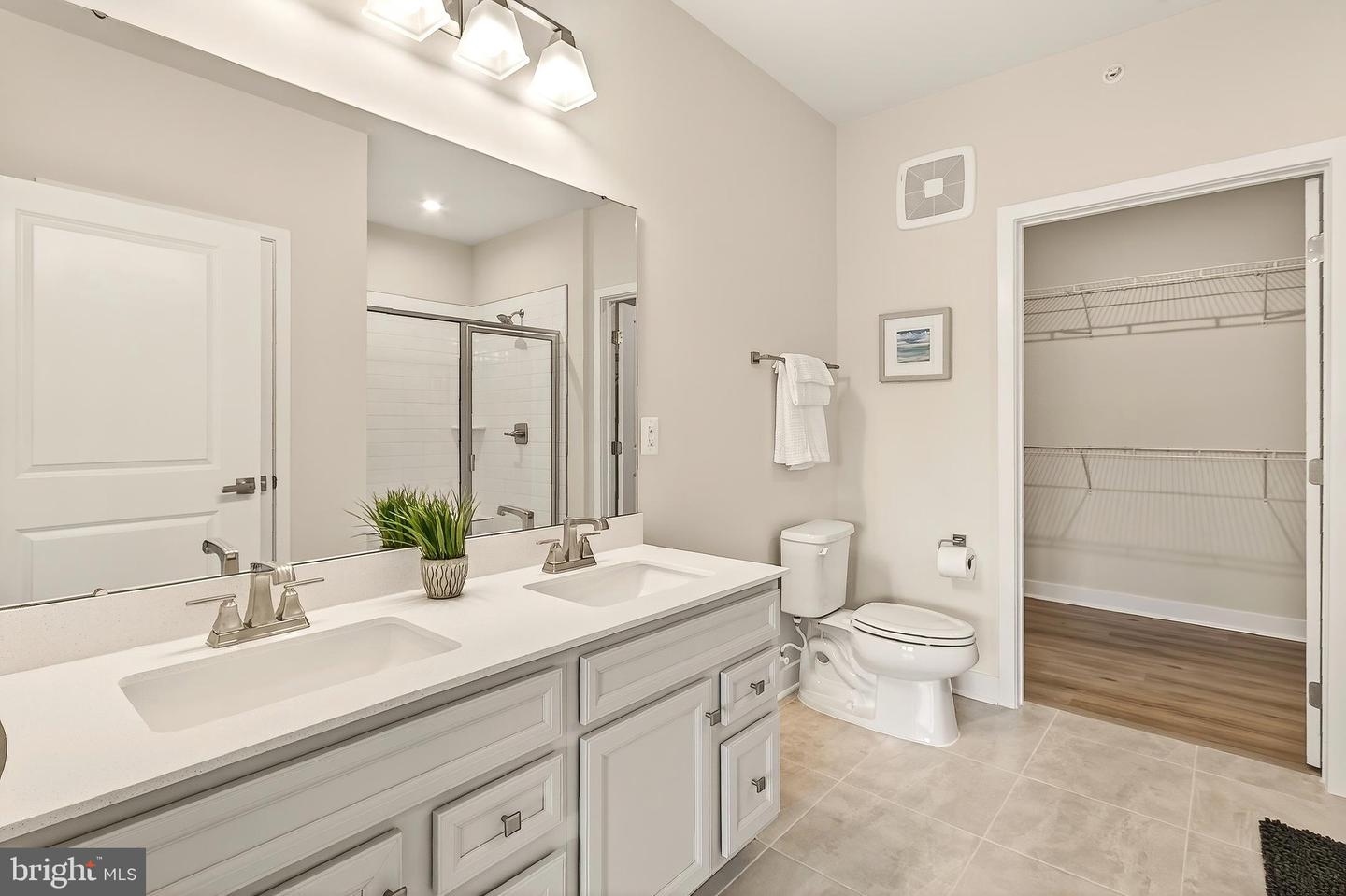 4395 PEACH LILY LN #326, CHANTILLY, Virginia 20151, 2 Bedrooms Bedrooms, ,2 BathroomsBathrooms,Residential,For sale,4395 PEACH LILY LN #326,VAFX2254922 MLS # VAFX2254922