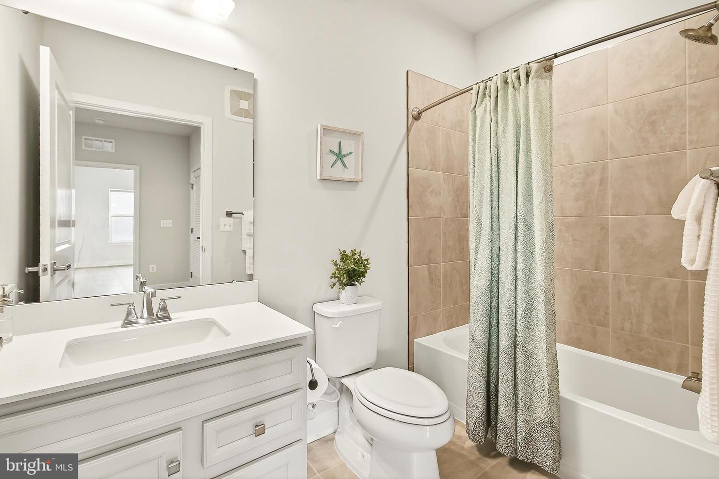 4395 PEACH LILY LN #326, CHANTILLY, Virginia 20151, 2 Bedrooms Bedrooms, ,2 BathroomsBathrooms,Residential,For sale,4395 PEACH LILY LN #326,VAFX2254922 MLS # VAFX2254922