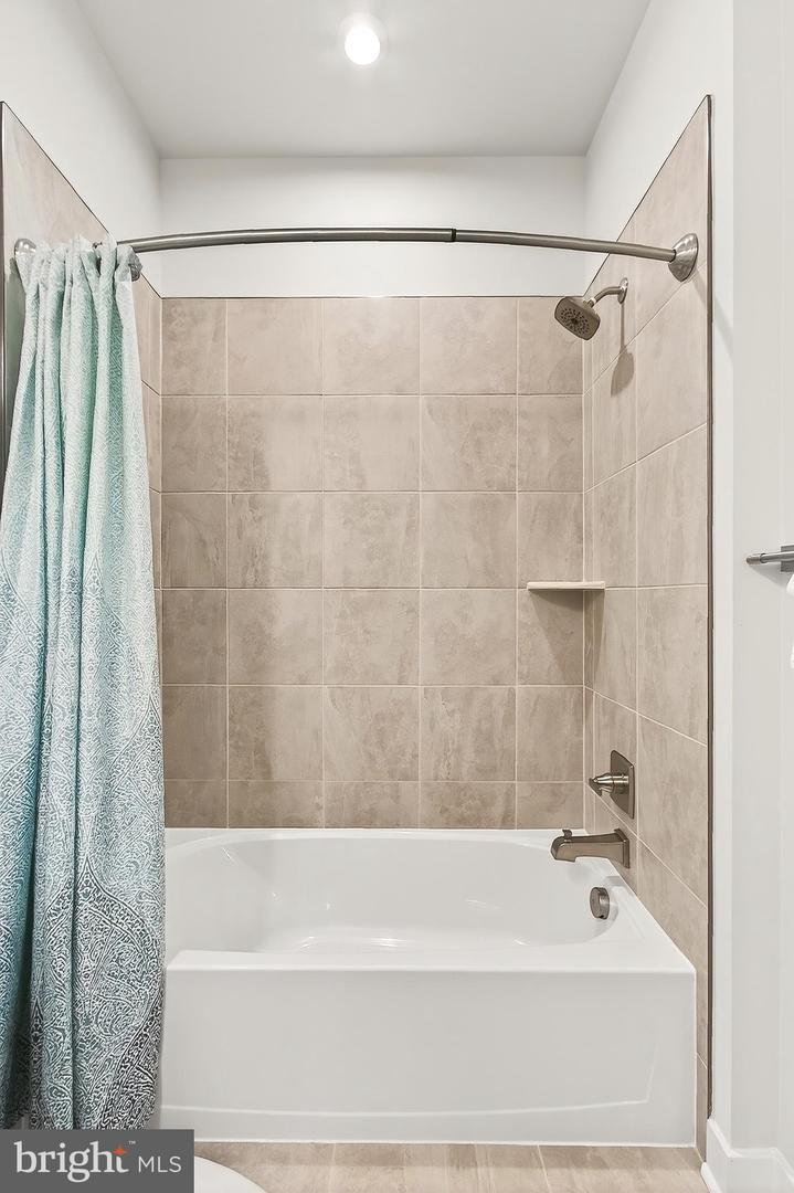 4395 PEACH LILY LN #326, CHANTILLY, Virginia 20151, 2 Bedrooms Bedrooms, ,2 BathroomsBathrooms,Residential,For sale,4395 PEACH LILY LN #326,VAFX2254922 MLS # VAFX2254922