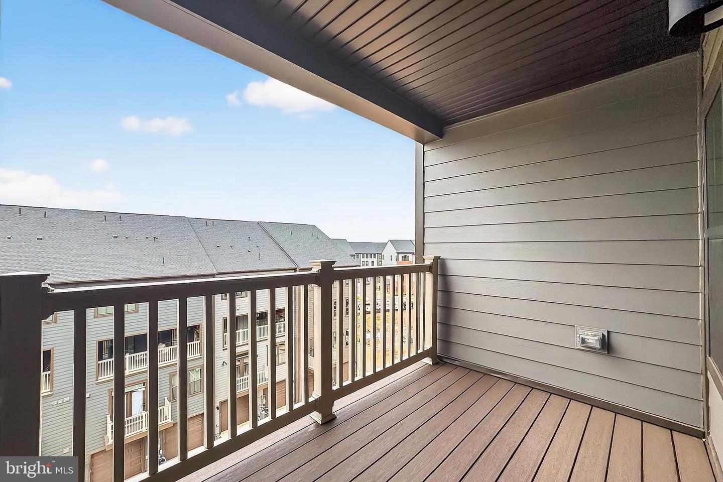 4395 PEACH LILY LN #326, CHANTILLY, Virginia 20151, 2 Bedrooms Bedrooms, ,2 BathroomsBathrooms,Residential,For sale,4395 PEACH LILY LN #326,VAFX2254922 MLS # VAFX2254922
